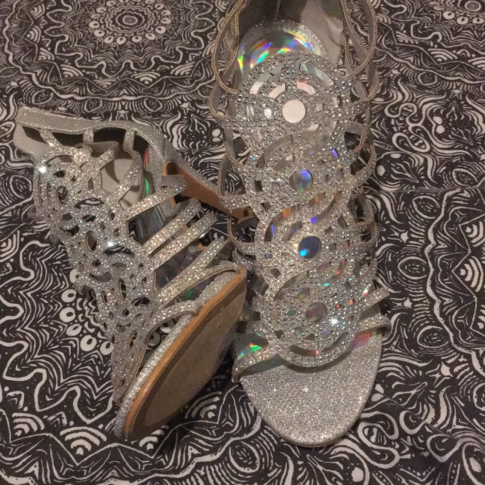 Sandals - Picture 8 of 8